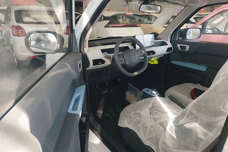 吉利银河 2024款 熊猫mini 200km 耐力熊中控内饰7003