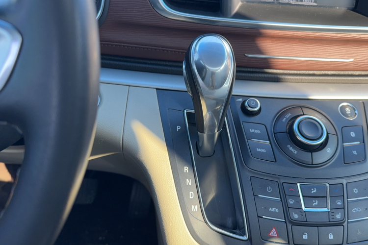 别克GL8 2018款 28T 尊贵型 国VI局部细节18