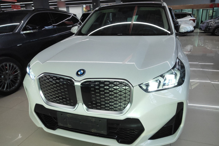 宝马iX1 2023款 eDrive25L M运动套装车身外观6001