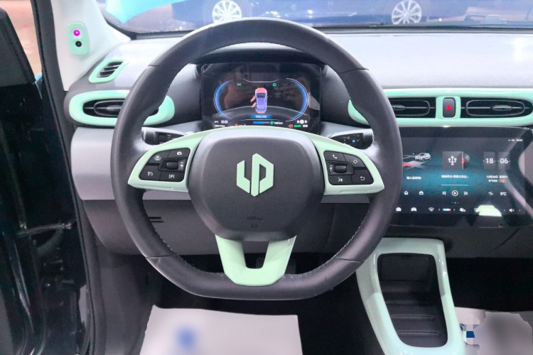 零跑汽车 零跑T03 2021款 400豪华版中控内饰13