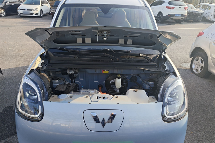 五菱汽车 宏光MINIEV 2025款 四门版 臻享+款机舱底盘24