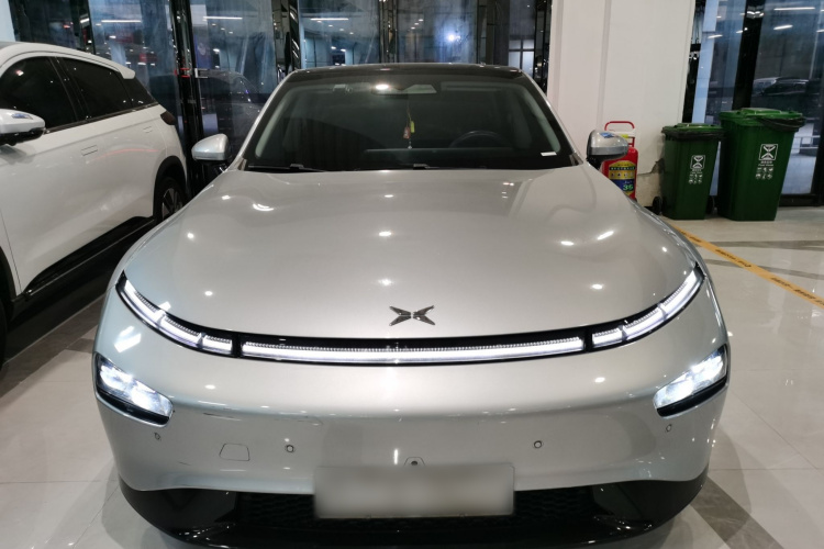 小鹏P7 2022款 480E车身外观2