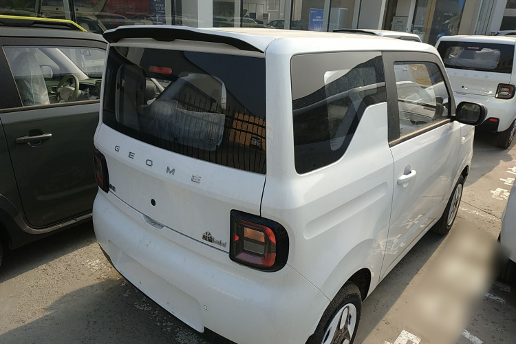 吉利银河 熊猫 2025款 210km 元气熊车身外观7