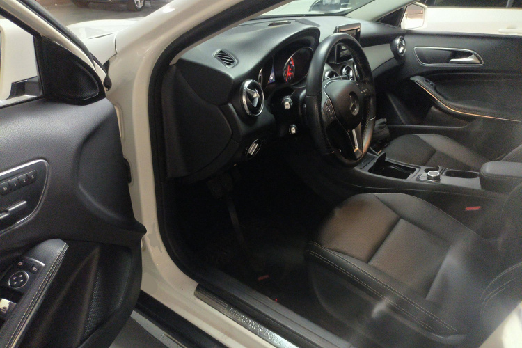 奔驰GLA 2015款 GLA 200 动感型中控内饰7003