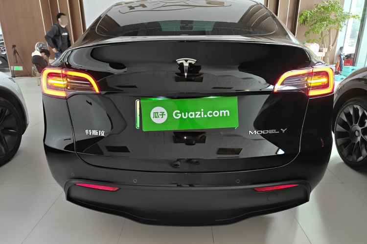 特斯拉 Model Y 2022款 改款 后轮驱动版车身外观6