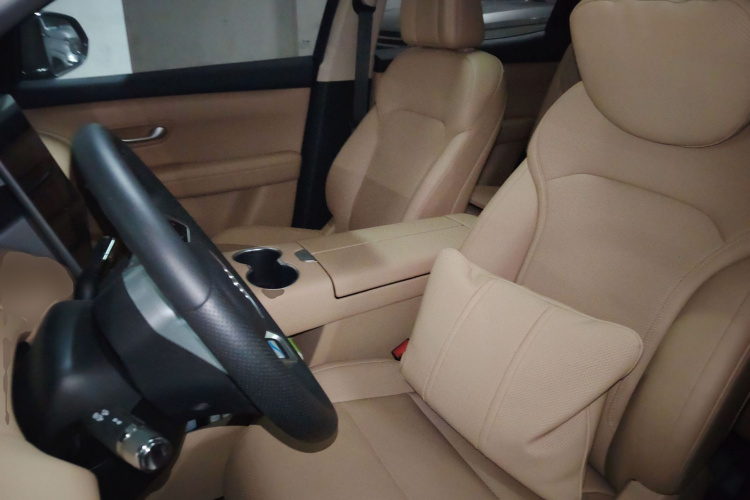 蓝电E5 PLUS 2025款 165km 长续航版 7座中控内饰19