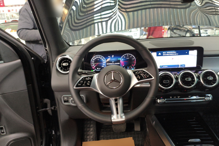奔驰GLB 2024款 GLB 200 动感型中控内饰13