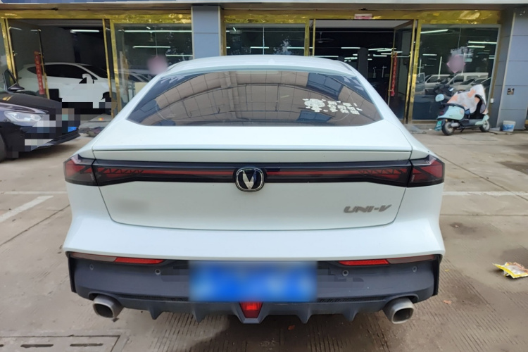 长安UNI-V 2023款 1.5T 尊贵型车身外观6004