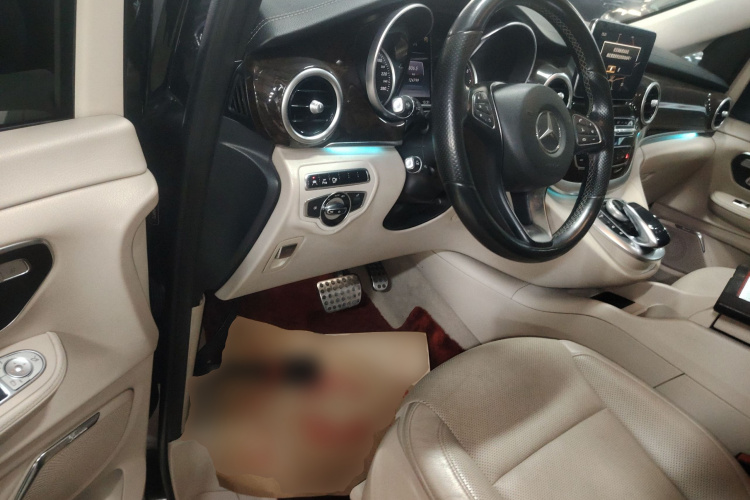 奔驰V级 2016款 V 260 L 尊贵加长版中控内饰20