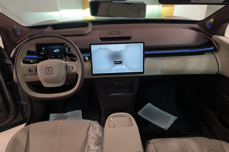 极氪X 2025款 四座后驱魔方版中控内饰7002