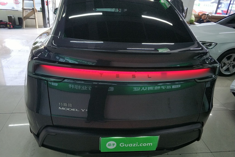 特斯拉 Model Y 2025款 长续航全轮驱动 首发版车身外观6