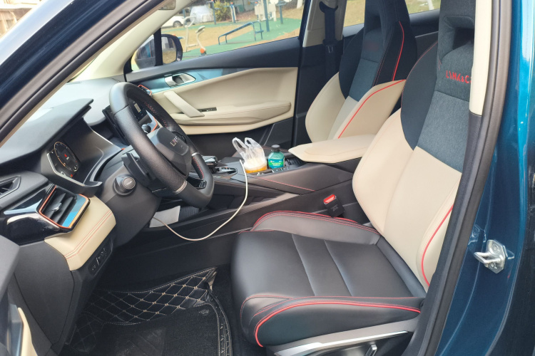 领克06 2020款 1.5T 耀Halo中控内饰19