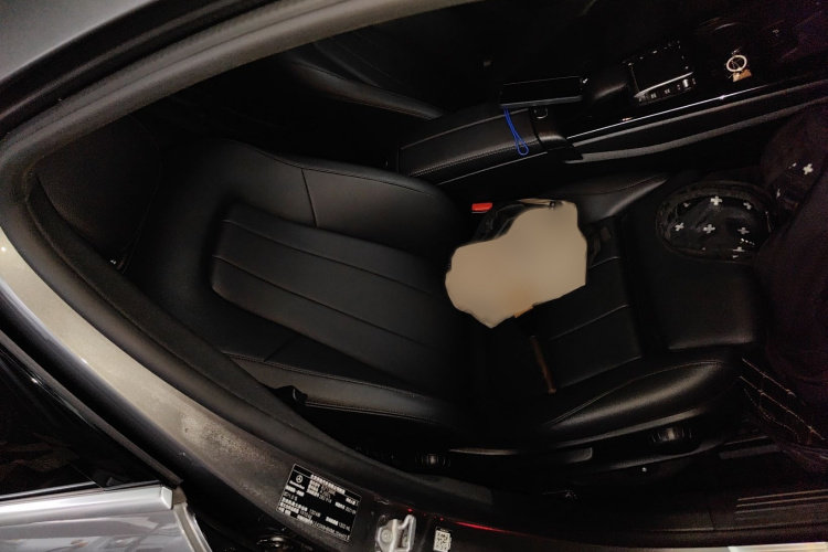 奔驰A级 2021款 A 200 L 运动轿车动感型局部细节41