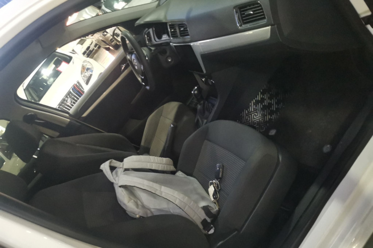 大众 朗逸 2017款 1.6L 自动风尚版局部细节41