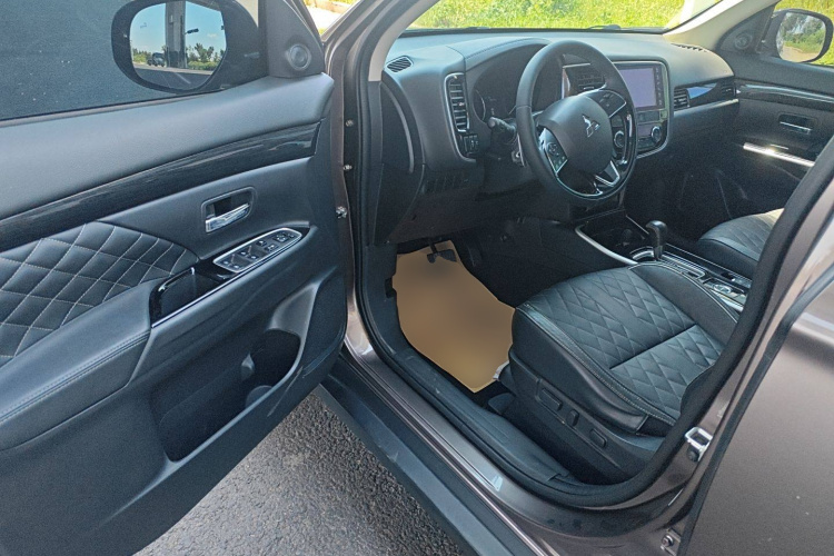 三菱 欧蓝德 2020款 2.4L 四驱致享版 7座中控内饰7003