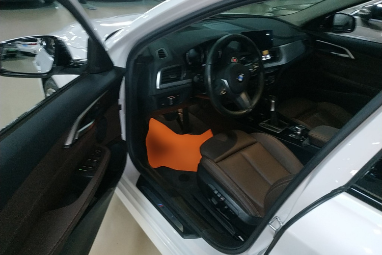 宝马1系 2019款 120i M运动套装中控内饰20