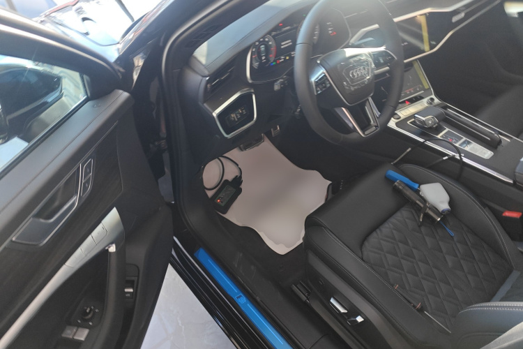 奥迪A6L 2026款 45 TFSI quattro 臻选动感型中控内饰20