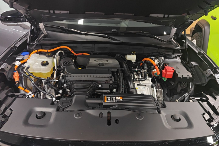 福特 2025款 锐界L 2.0T EcoBoost E混动四驱七座至尊型机舱底盘24