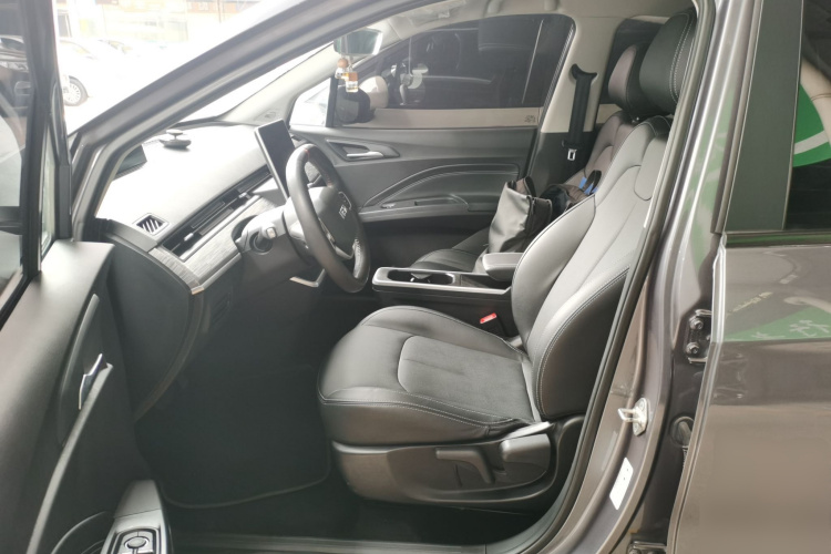 哪吒汽车 哪吒V 2022款 潮 400 Lite中控内饰19