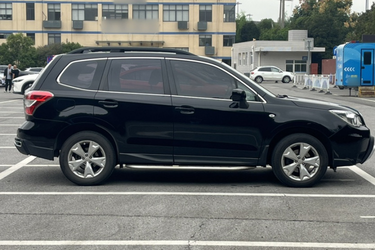 斯巴鲁 森林人 2014款 2.0i 自动舒适版车身外观6005