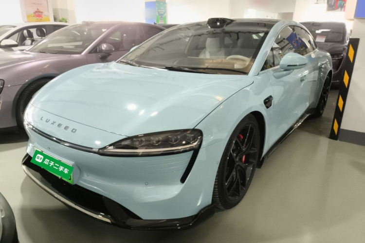 鸿蒙智行 智界S7 2025款 703km Ultra运动版车身外观1