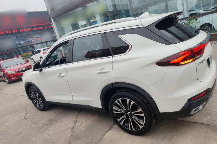 广汽传祺 传祺GS5 2021款 进阶款 270T 科技智领版车身外观4