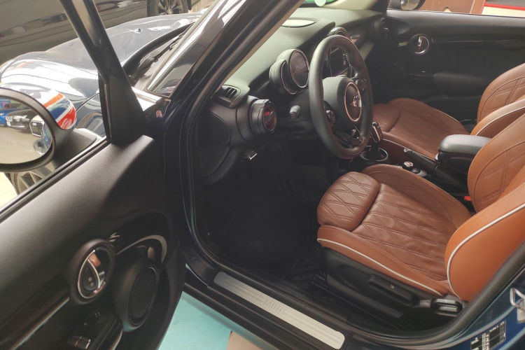 MINI 2018款 1.5T COOPER 艺术家 五门版中控内饰7003