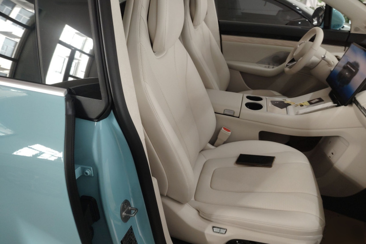 鸿蒙智行 智界R7 2025款 增程 251km Max局部细节41