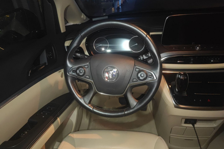 别克GL8 2023款 陆上公务舱 智慧尊贵型中控内饰13