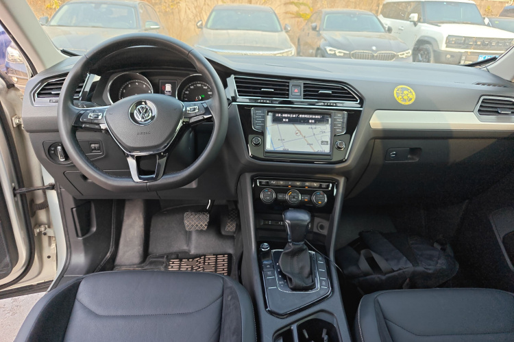 大众 途观L 2017款 330TSI 自动两驱豪华版中控内饰12