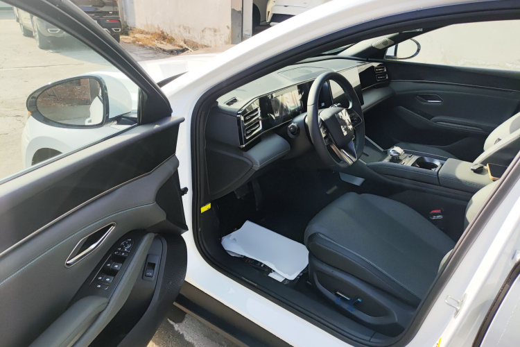 比亚迪 秦L 2024款 DM-i 120KM超越型中控内饰20