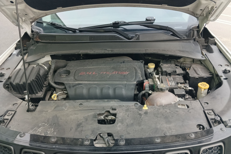 Jeep 指南者 2017款 200TS 自动高性能四驱版机舱底盘24