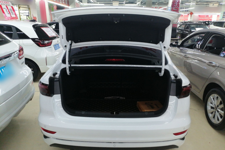 吉利汽车 帝豪 2023款 第4代冠军版 1.5L CVT旗舰型机舱底盘23