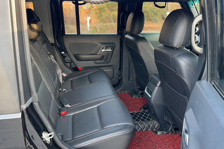 北京BJ40 2016款 40L 2.3T 自动四驱尊享版中控内饰7005