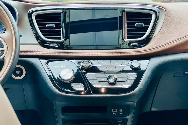 克莱斯勒 大捷龙(进口) 2017款 3.6L 尊享版中控内饰7002