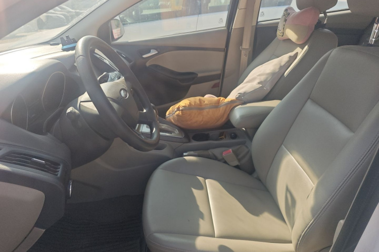 福特 福克斯 2012款 三厢 1.6L 自动舒适型局部细节19