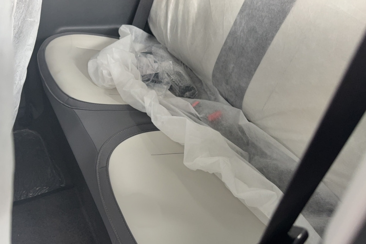 吉利银河 2025款 210km 熊猫卡丁中控内饰7001