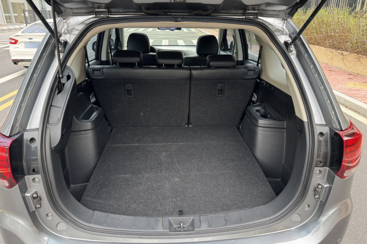 三菱 欧蓝德 2018款 2.4L 四驱精英版 5座局部细节23