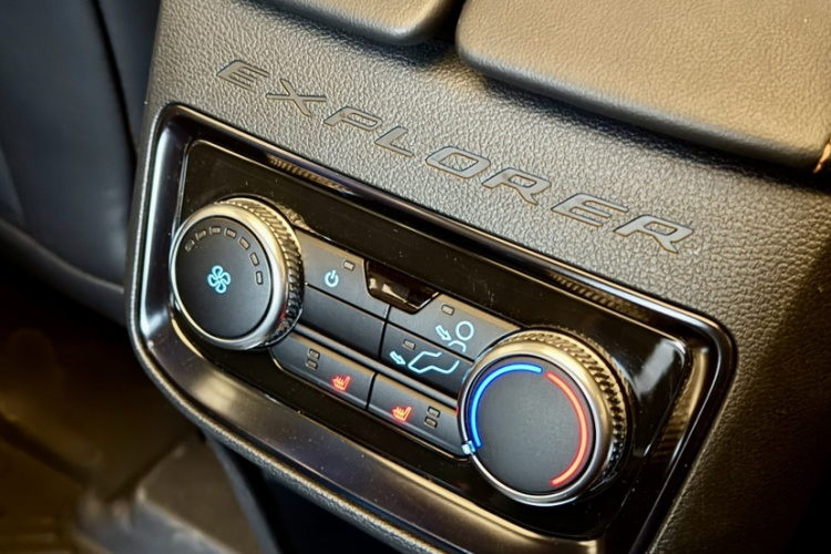 福特 探险者 2024款 2.3T EcoBoost 昆仑巅峰版 6座中控内饰7002