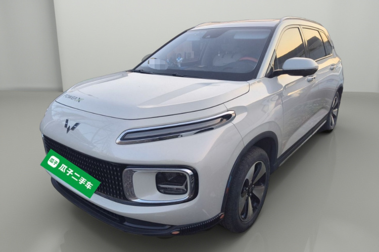 五菱汽车 五菱星云 2023款 2.0L DHT 旗舰版车身外观1