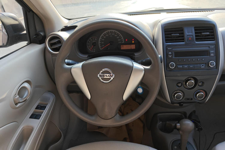 日产 阳光 2015款 1.5XE CVT舒适版中控内饰13