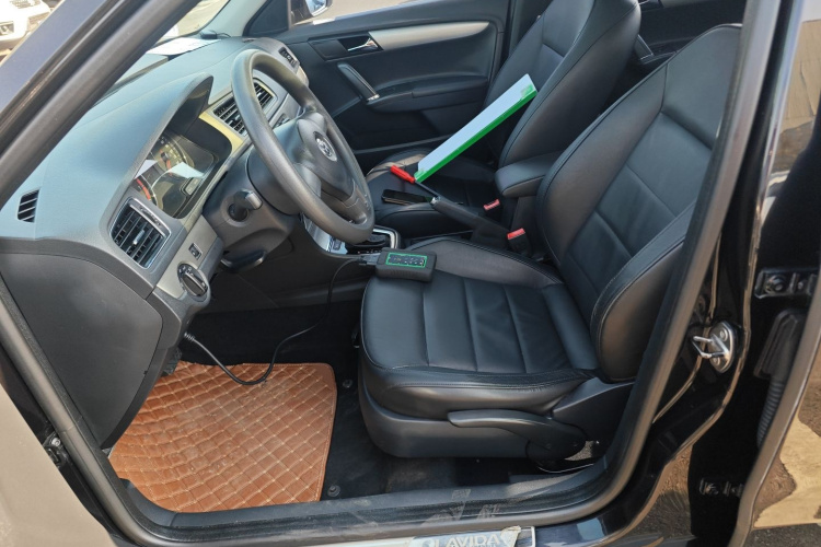 大众 朗逸 2013款 改款经典 1.6L 自动舒适版中控内饰19