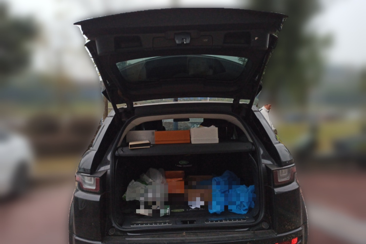 路虎 揽胜极光 2018款 240PS SE DYNAMIC 智锐版中控内饰23