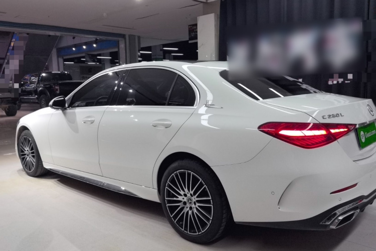 奔驰C级 2023款 改款 C 260 L 运动版车身外观4