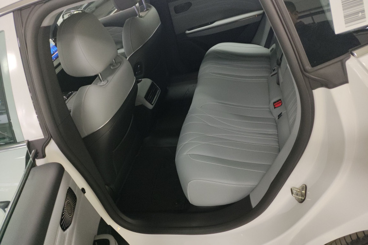 吉利银河 银河E8 2025款 575km 探索智驾版中控内饰21