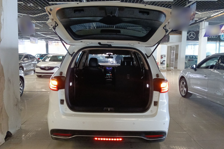 比亚迪 宋MAX 2017款 1.5T 自动智联豪华型 7座机舱底盘23