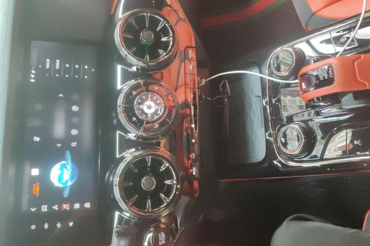 超境汽车 共创坦克300 2023款 2.0T 赛博骑士中控内饰7005