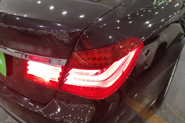 宝马7系 2014款 730Li 臻享型车身外观9