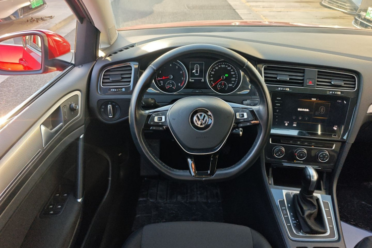 大众 高尔夫 2020款 200TSI DSG舒适进取版局部细节13