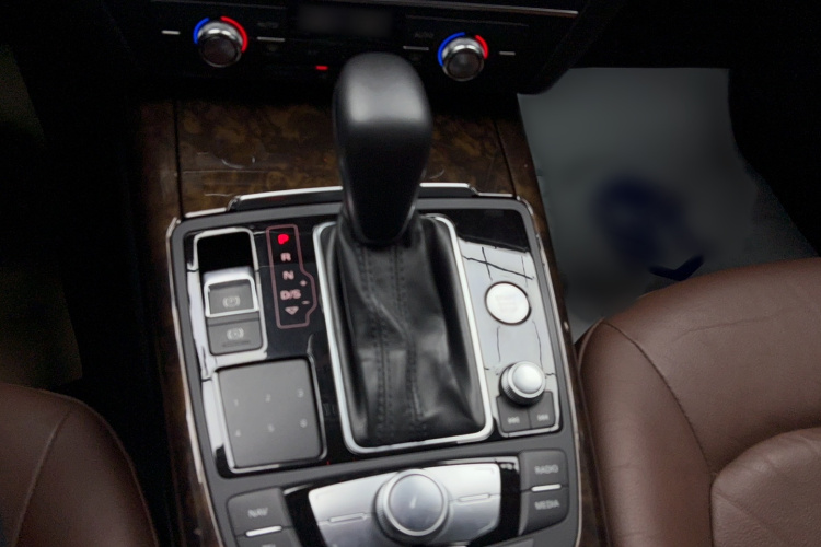 奥迪A6L 2018款 30 FSI 典藏版局部细节18